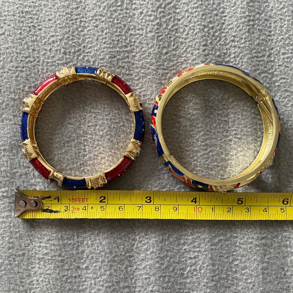 Two enamel hinged bangle bracelets - Picture 7 of 10